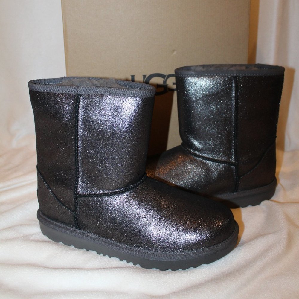 NIB CLASSIC‎ SHORTS LEATHER SHEARLING METALLIC CHARCOAL BOOTS YOUTH 6 WOME 7.5-8